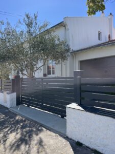 Portail coulissant aluminium EMERAUDE - FYBOLIA